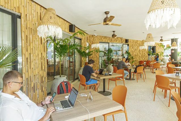 personas trabajando